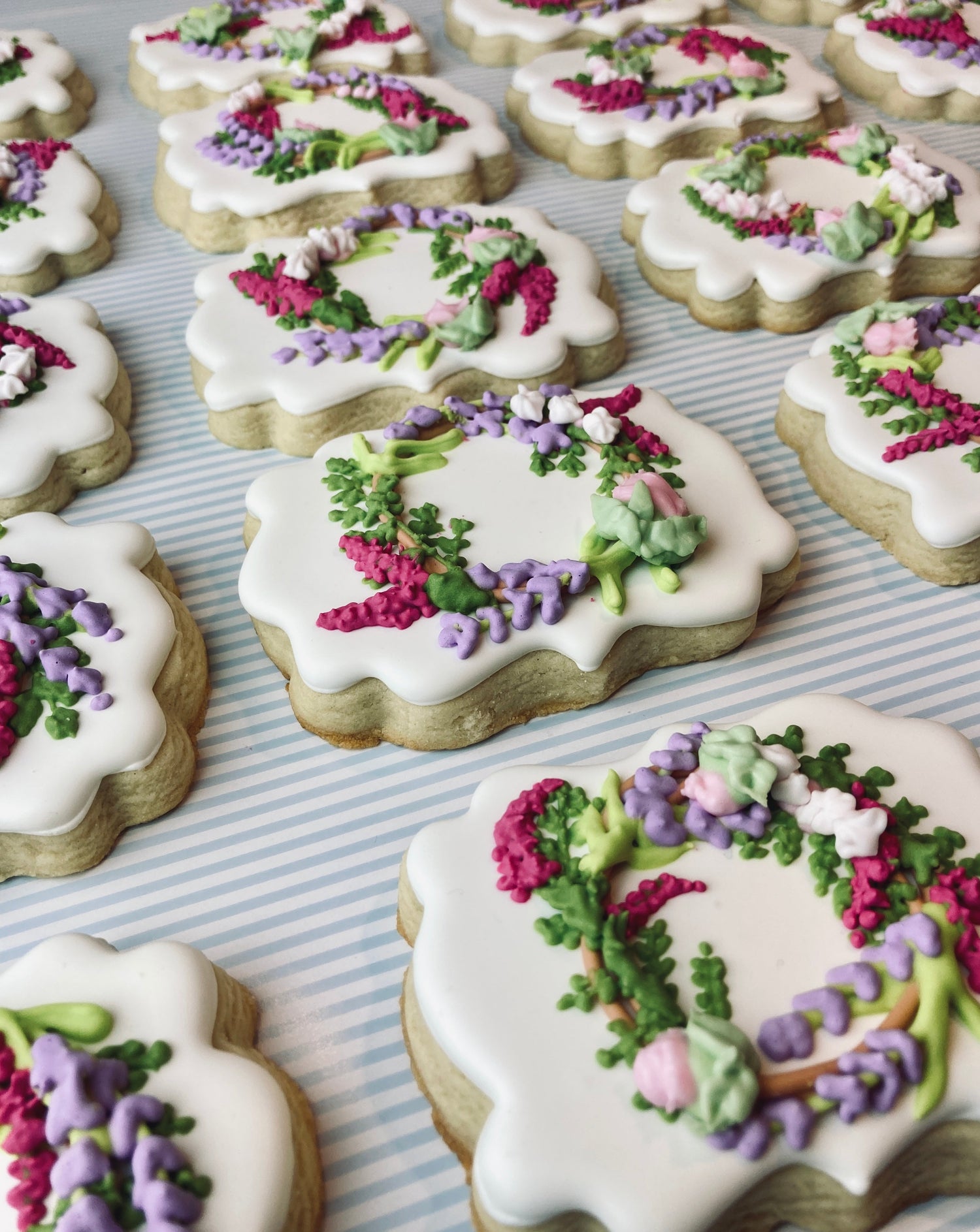 A sugar cookie decorated with a Spring floral wreath