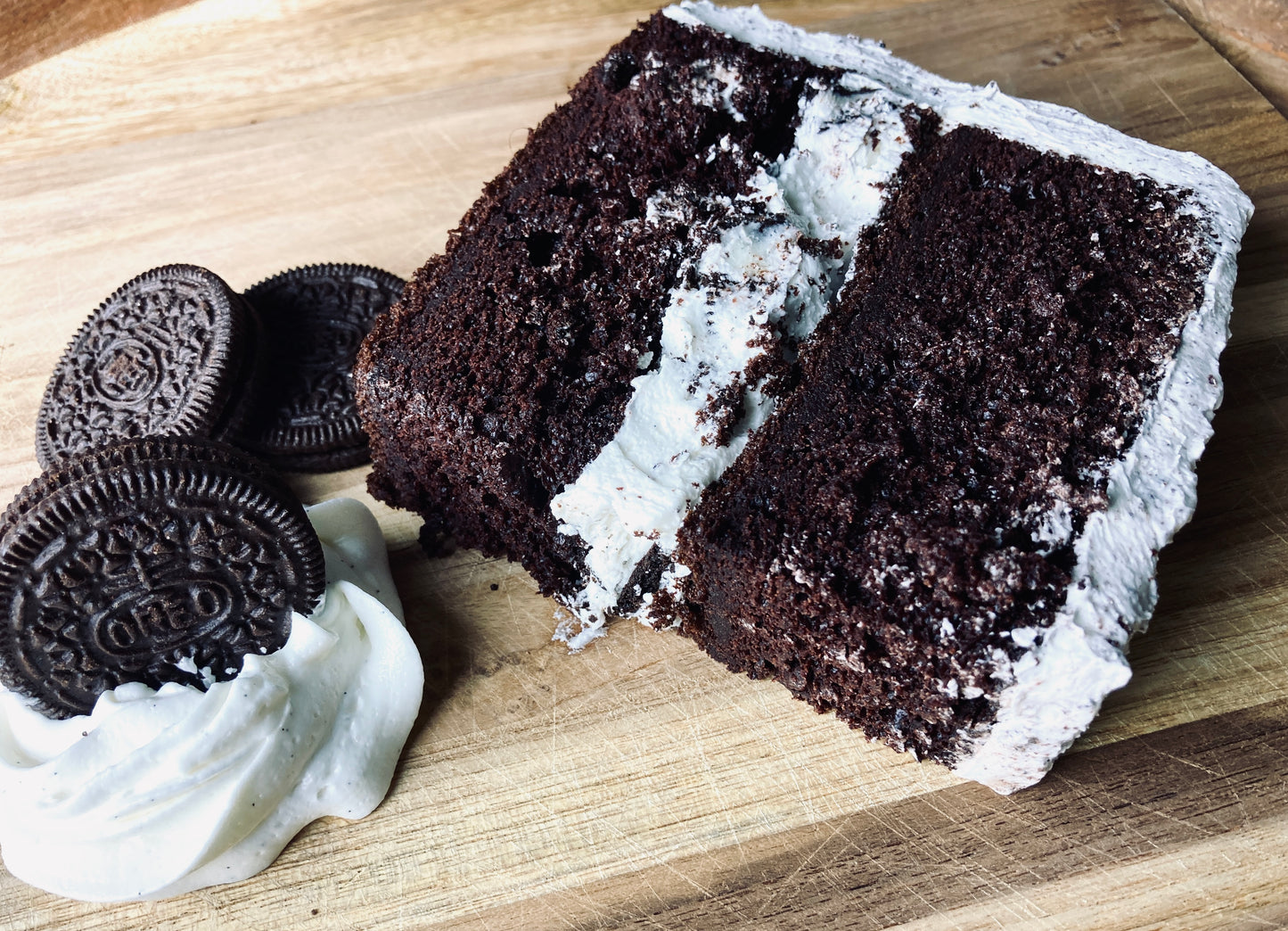 Chocolate Cookies and Cream Cake Slice